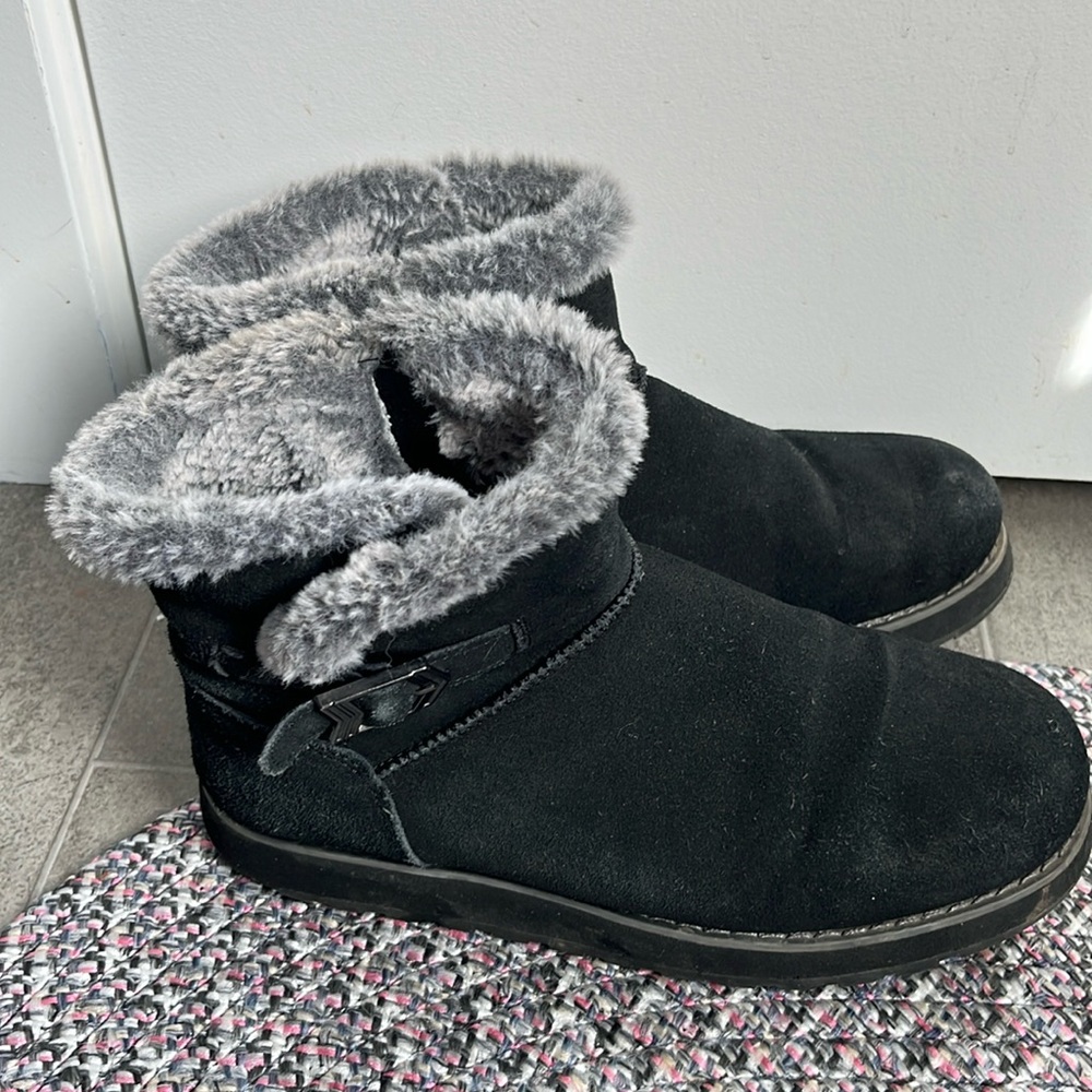 Skechers Black Fur Boots Size 7